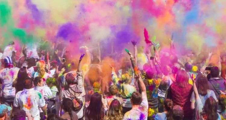 Best Places to Celebrate Holi in Delhi