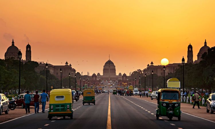 How to Travel Cheap in Delhi: Metro, Bus & Cabs