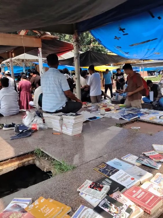 Delhi Gate Book Market 4