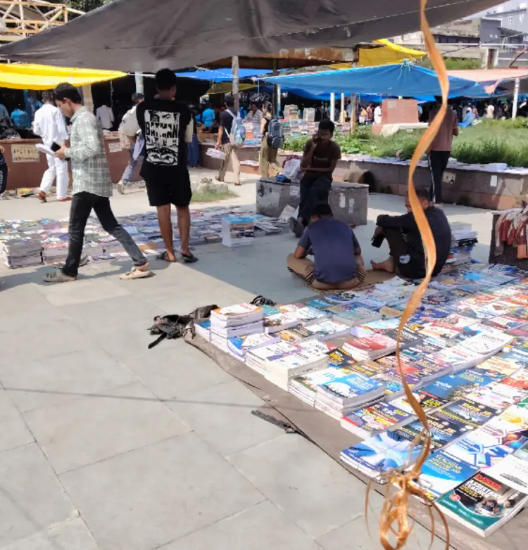 Delhi Gate Book Market 5